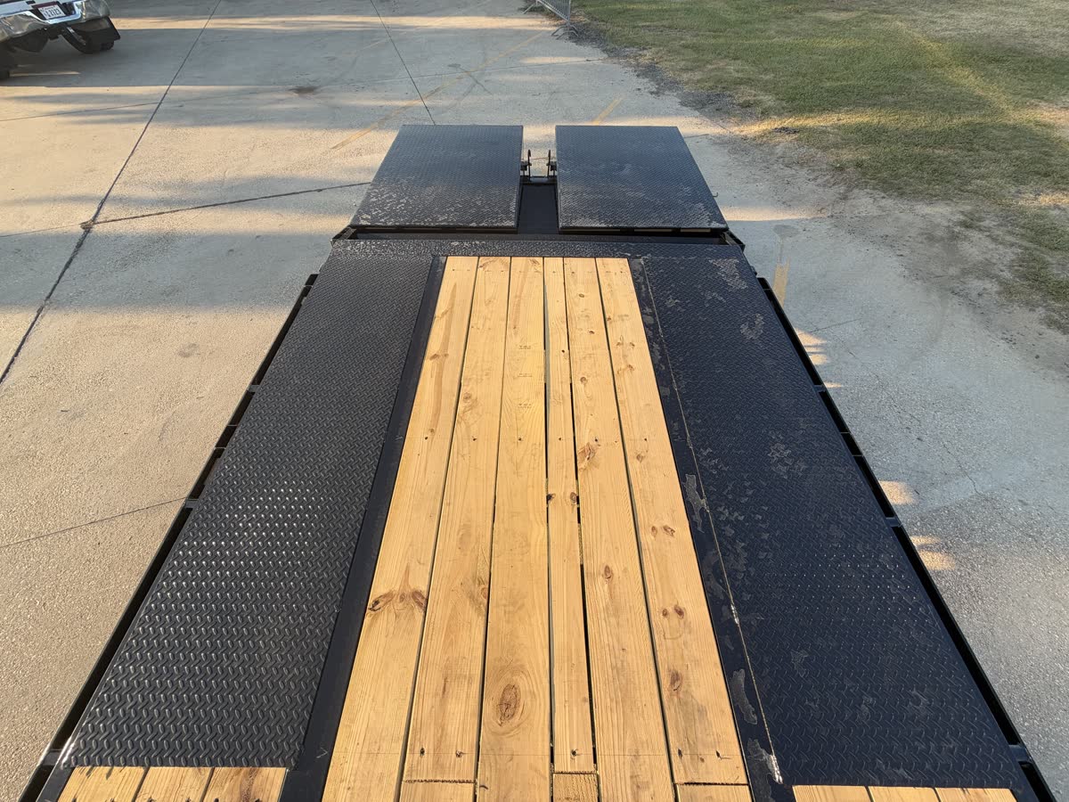 Load Trail 102x30 Low-Pro Gooseneck Trailer 24K, MAX Ramps, Black photo 11